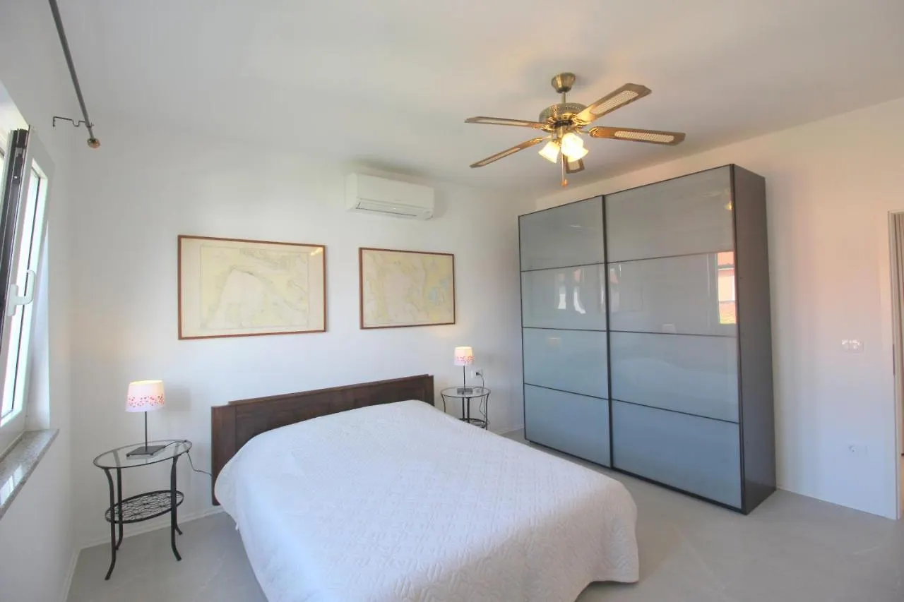 Milan A4, 50 M From The Beach Novigrad Istria Διαμέρισμα