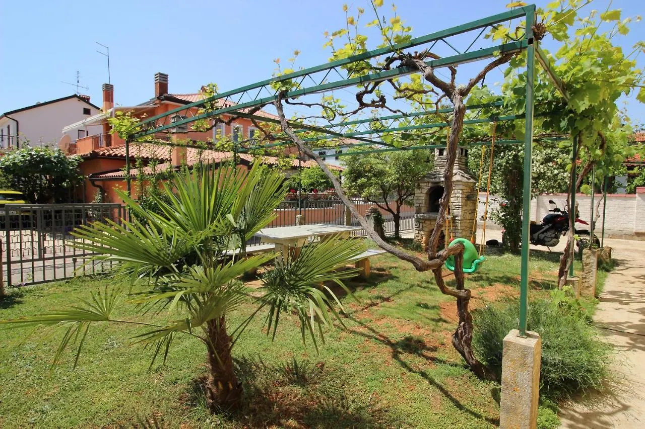 Milan A4, 50 M From The Beach 0*, Novigrad (Istria) Croatia