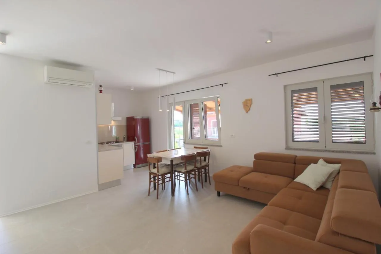 Milan A4, 50 M From The Beach Apartman Novigrad (Istria)