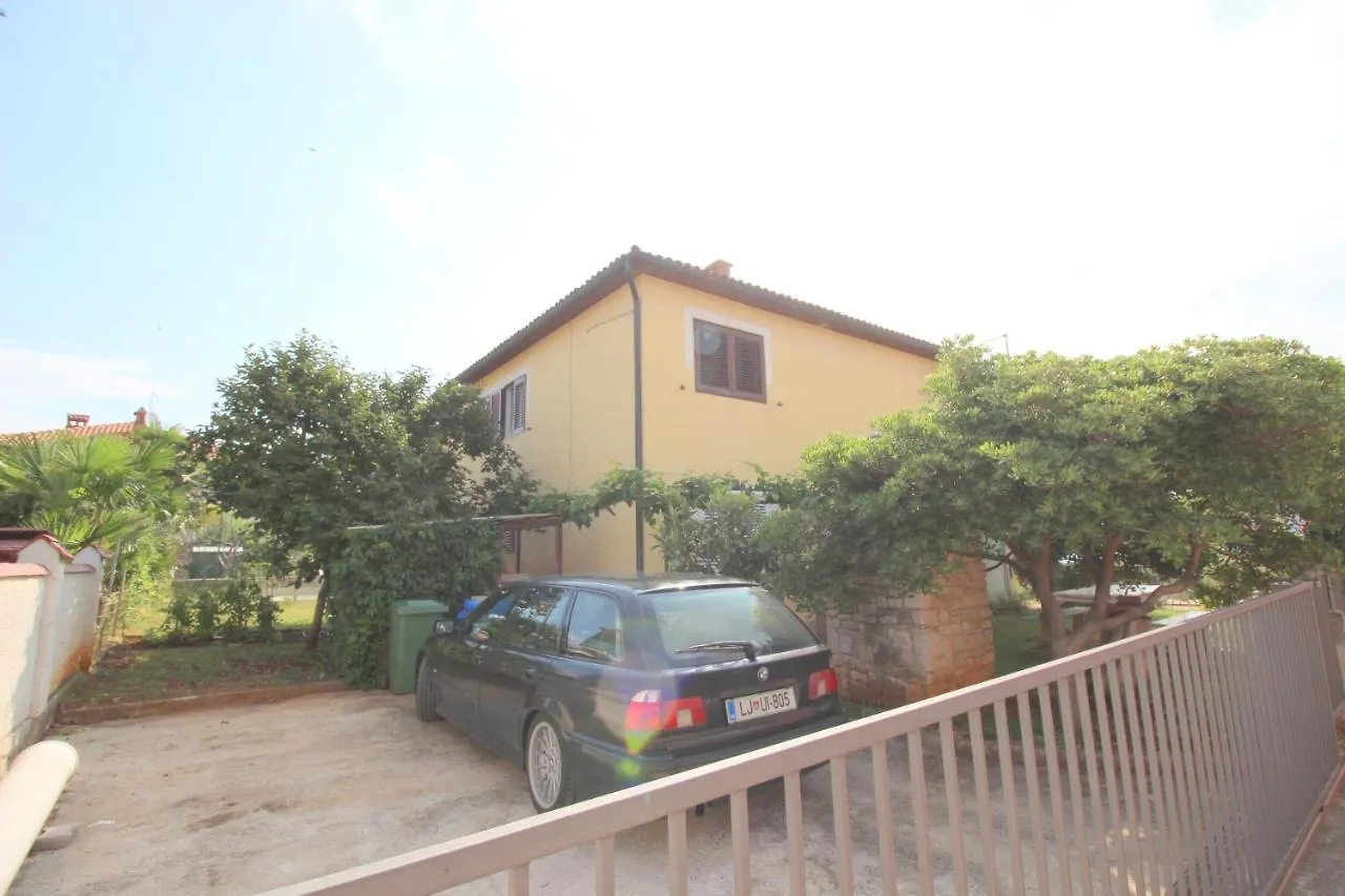 Milan A4, 50 M From The Beach Apartman